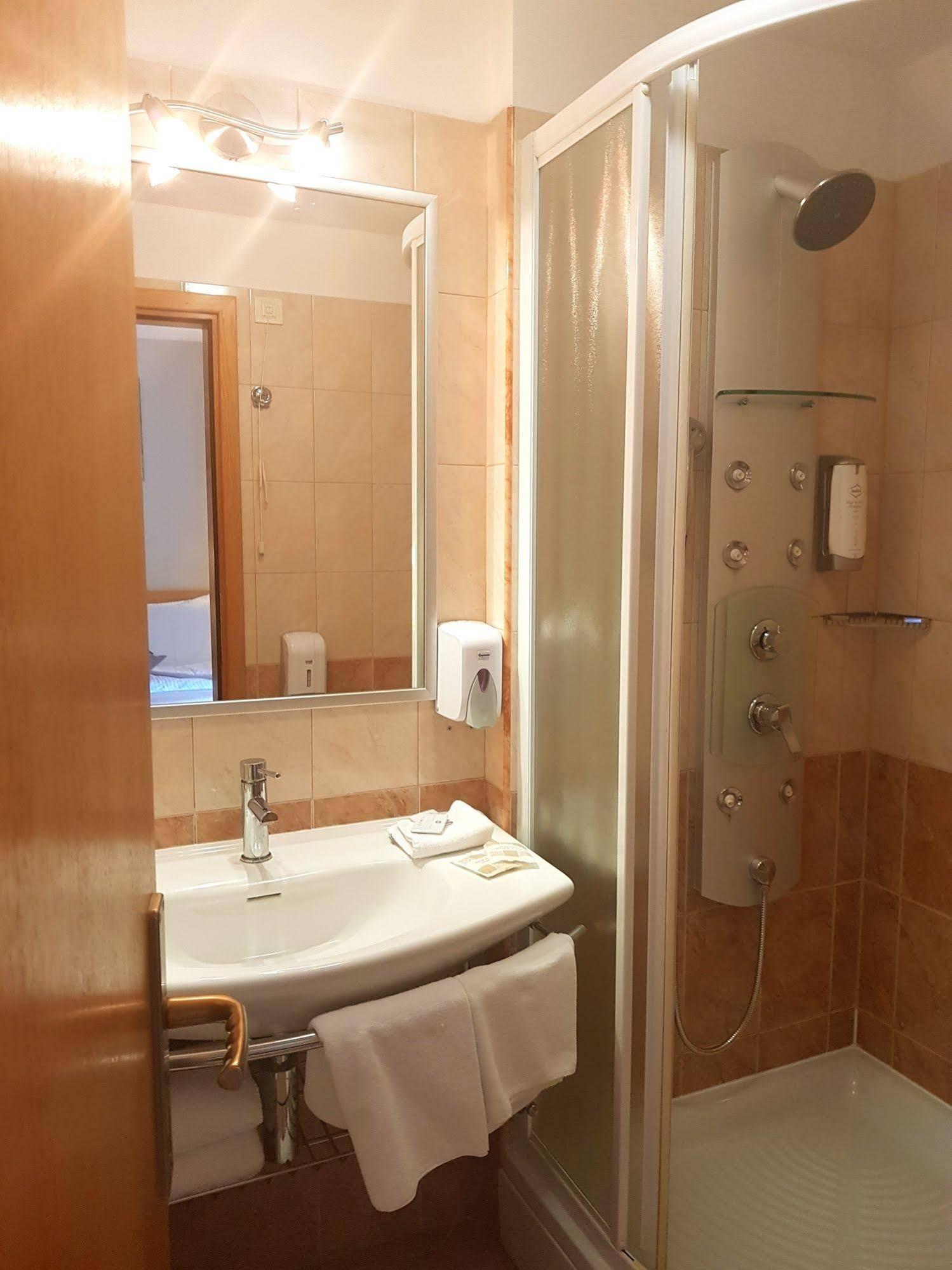 Boutique Hotel Santa Maria Novigrad  ภายนอก รูปภาพ