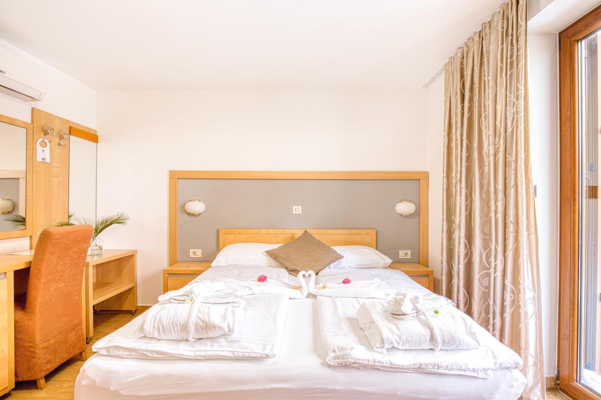 Boutique Hotel Santa Maria Novigrad  ภายนอก รูปภาพ