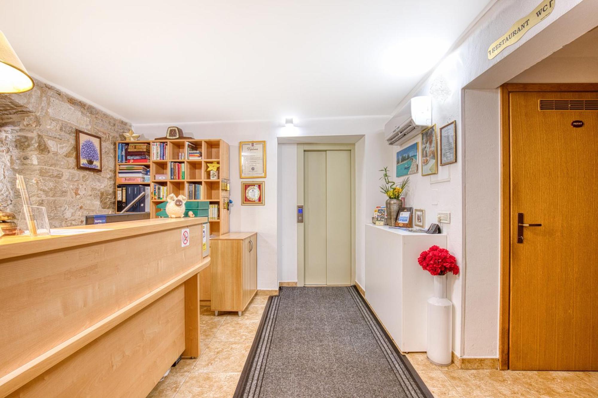 Boutique Hotel Santa Maria Novigrad  ภายนอก รูปภาพ