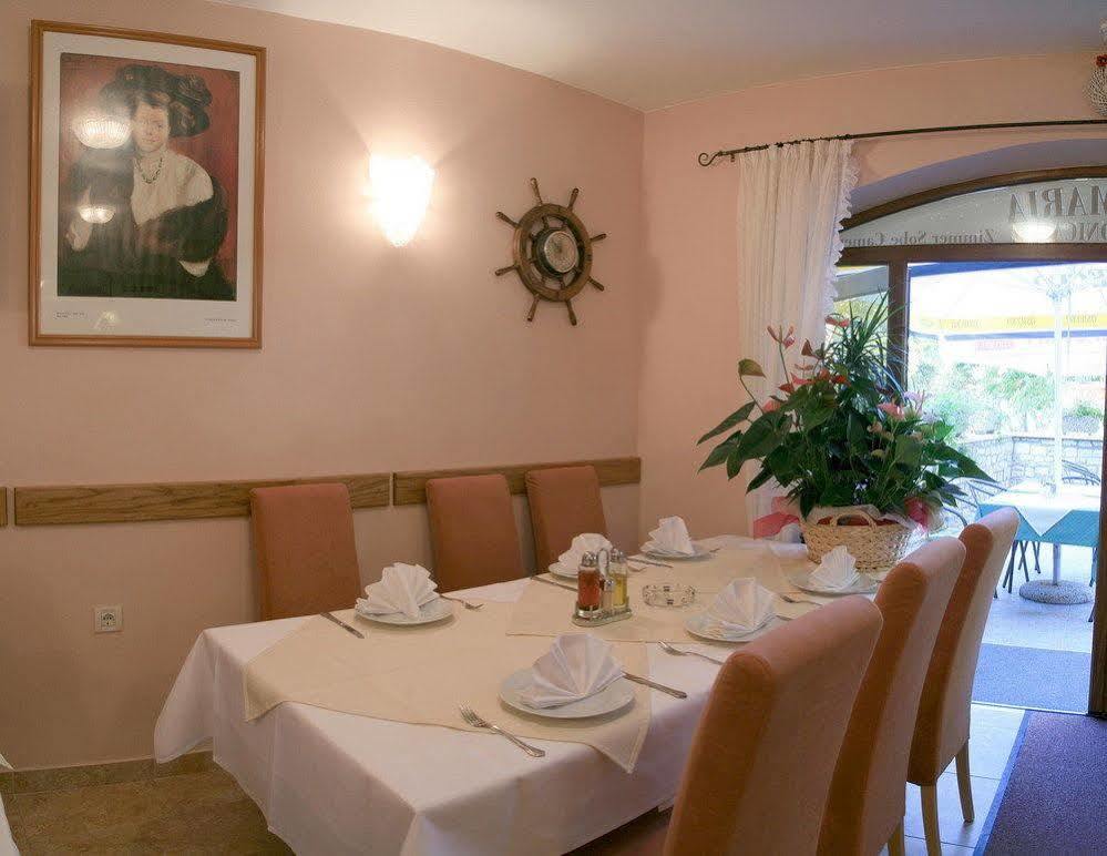 Boutique Hotel Santa Maria Novigrad  ภายนอก รูปภาพ